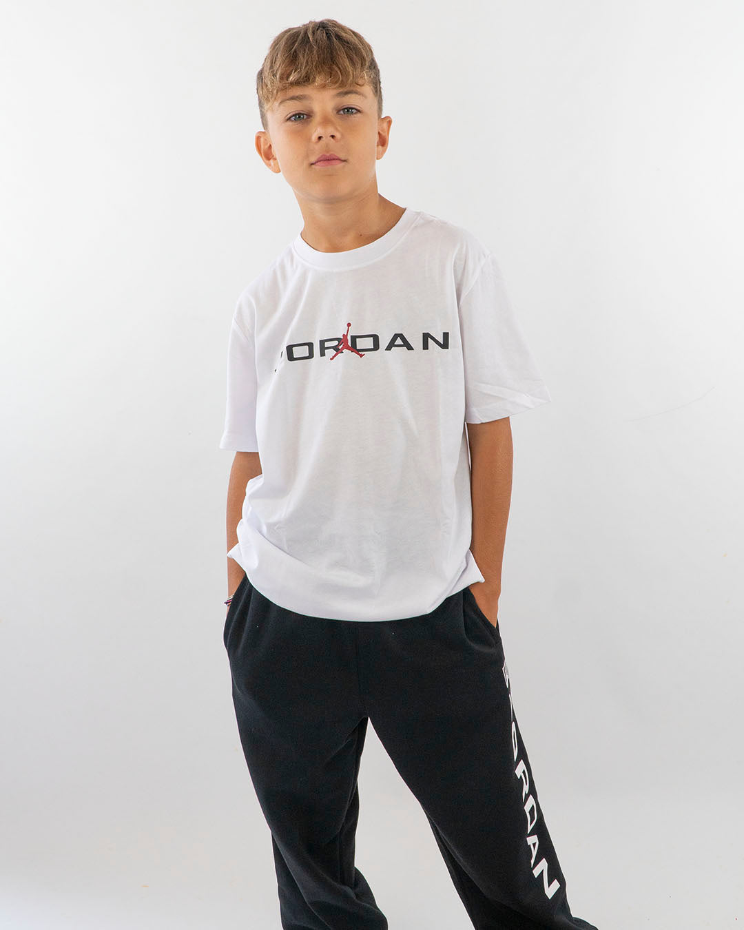 T-shirt manica corta con scritta JORDAN