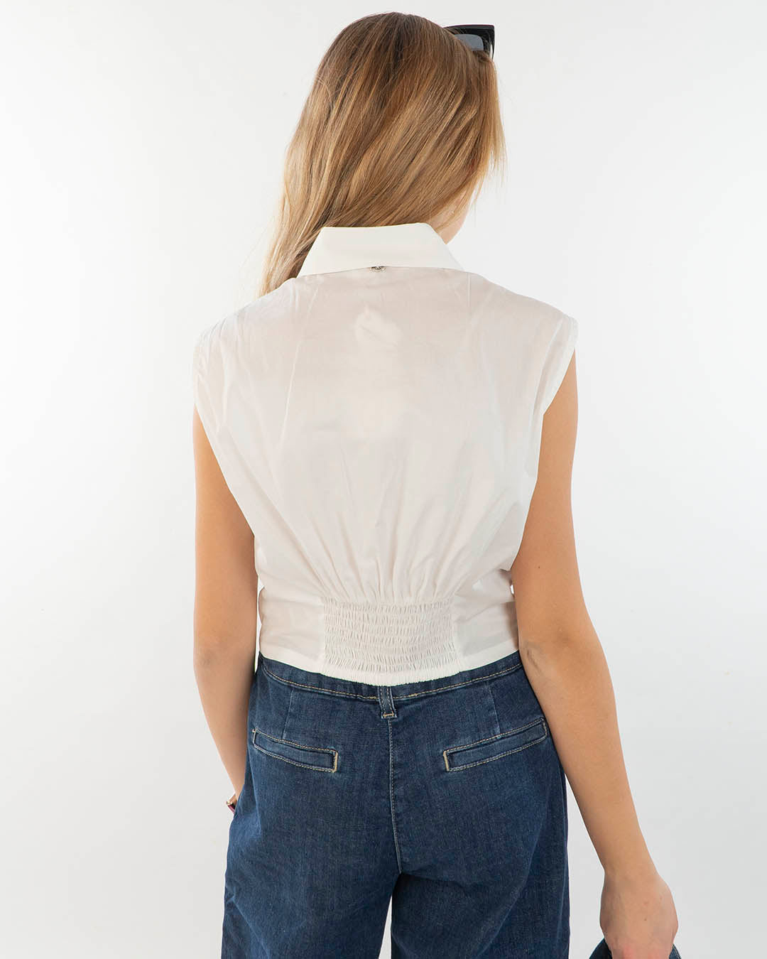 Camicia smanicata con colletto