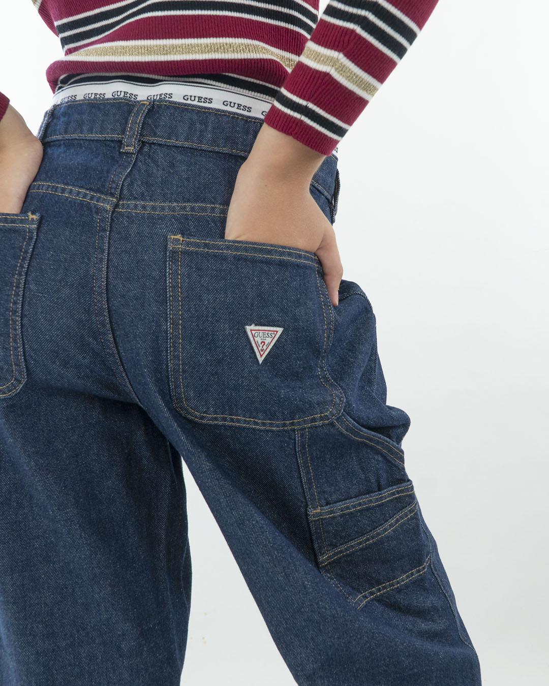Jeans gamba larga con pences GUESS
