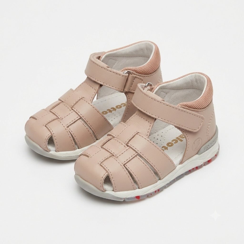 Sandalo in pelle con tallone chiuso