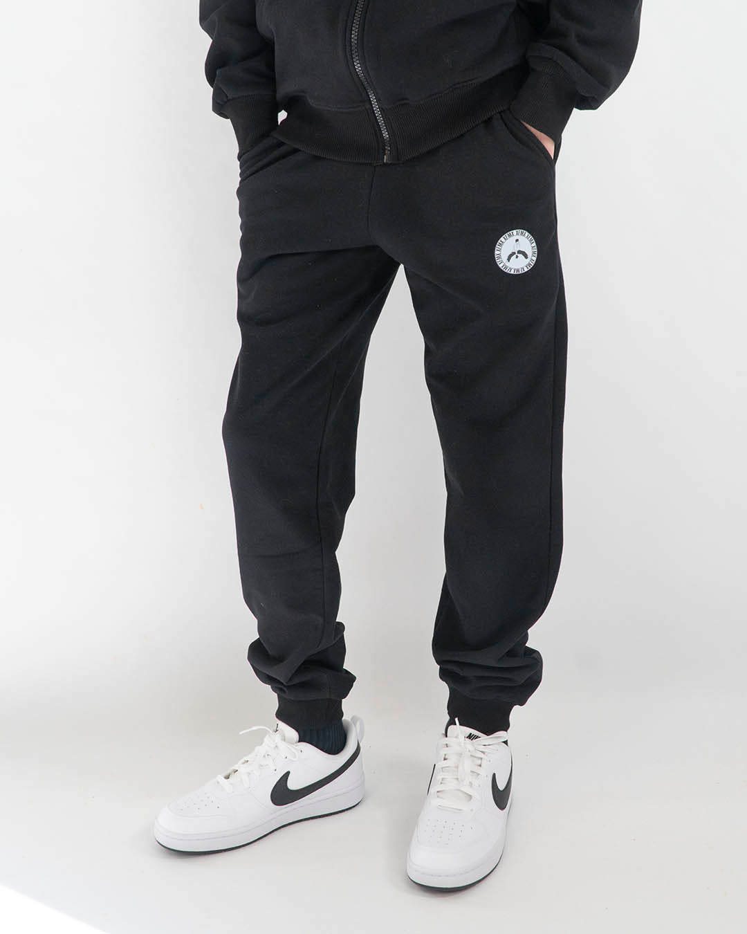 Pantaloni felpati basici con micrologo FKM