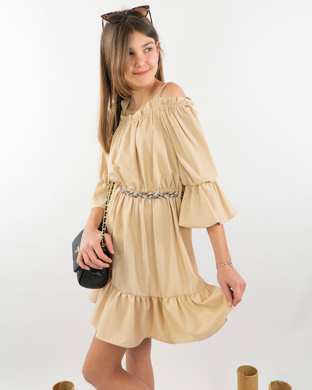 Abito spalla scesa con cinturino