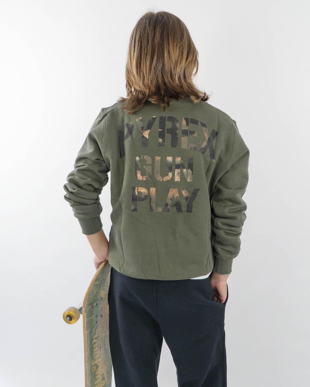 Felpa girocollo con stampa dietro