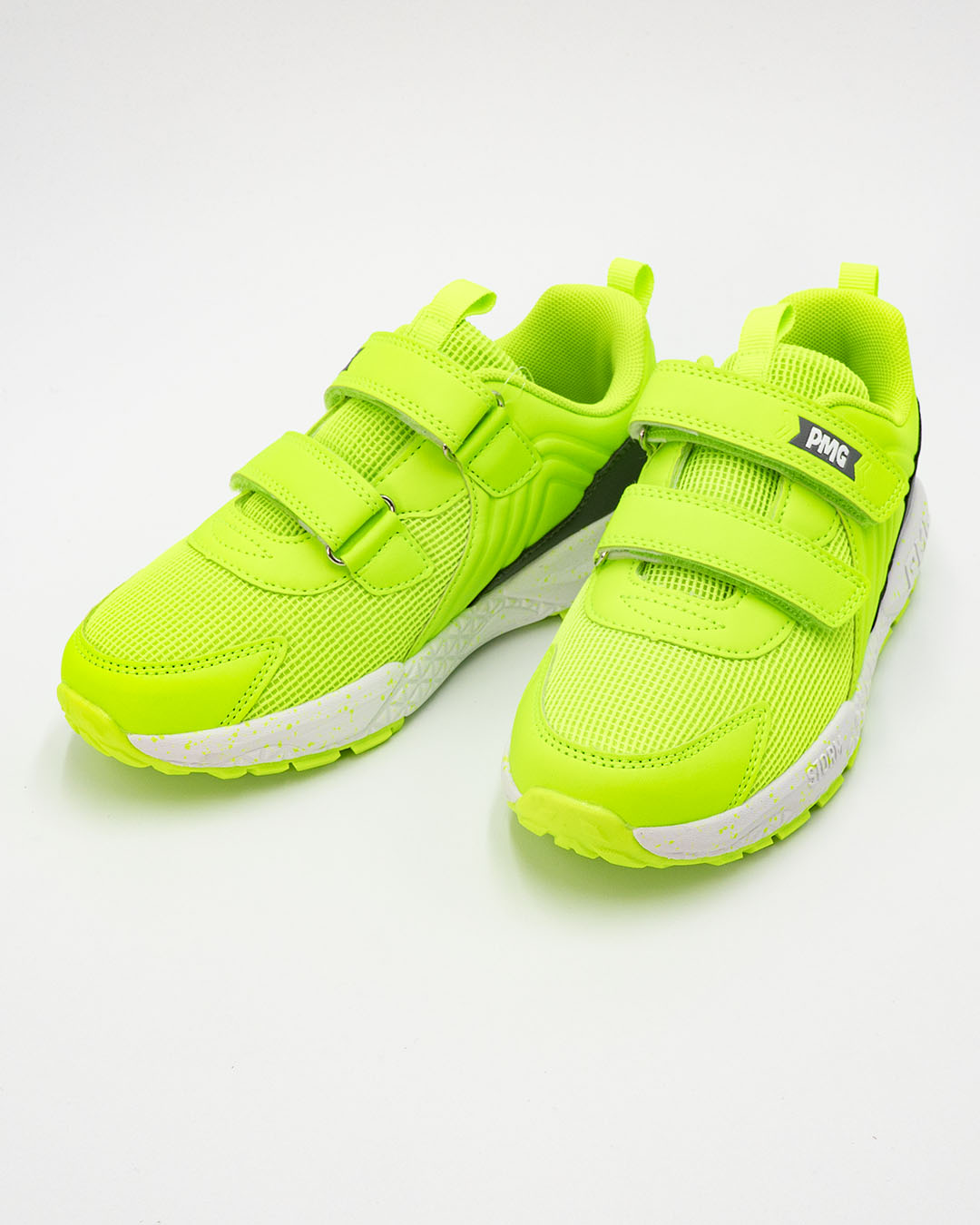 Scarpe runner fluo con strappi