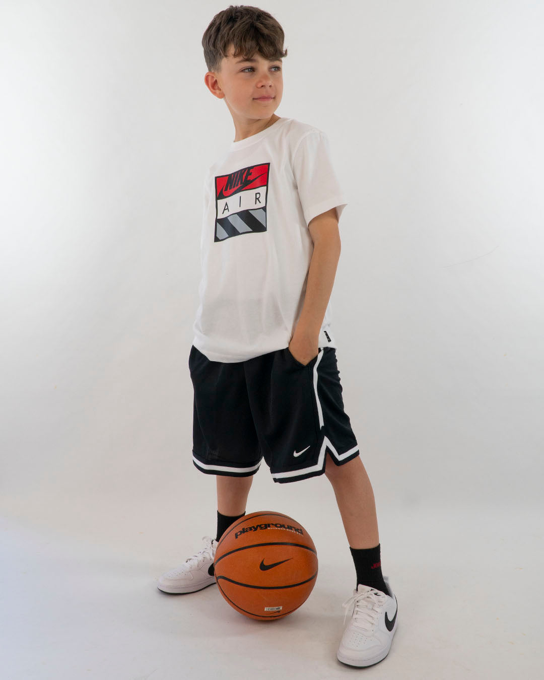 T-shirt con logo quadrato NIKE