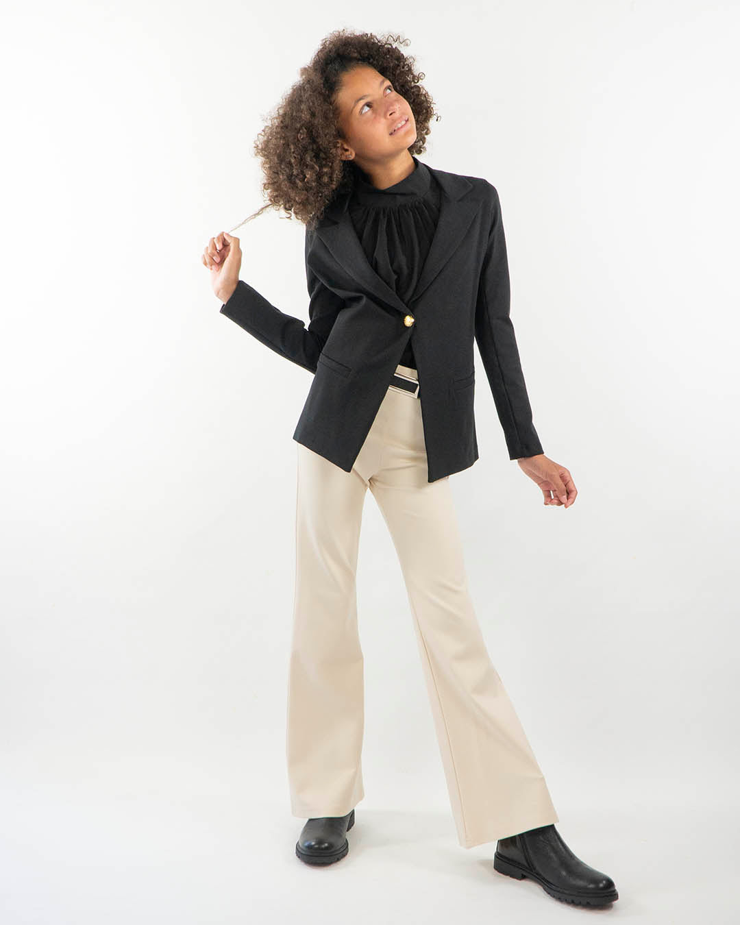 Pantalone a zampa con cintura in ecopelle