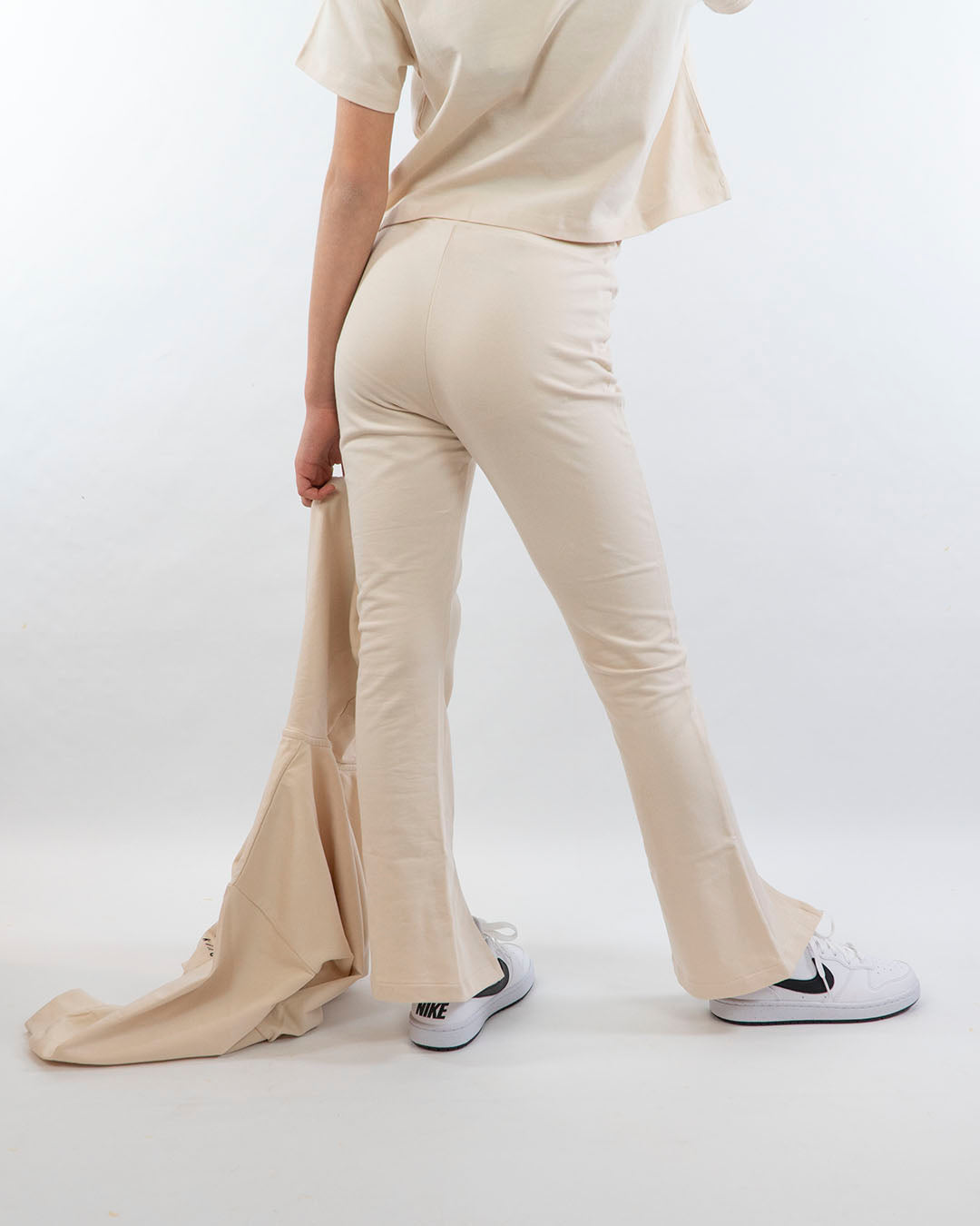 Pantaloni lunghi a zampa con spacco