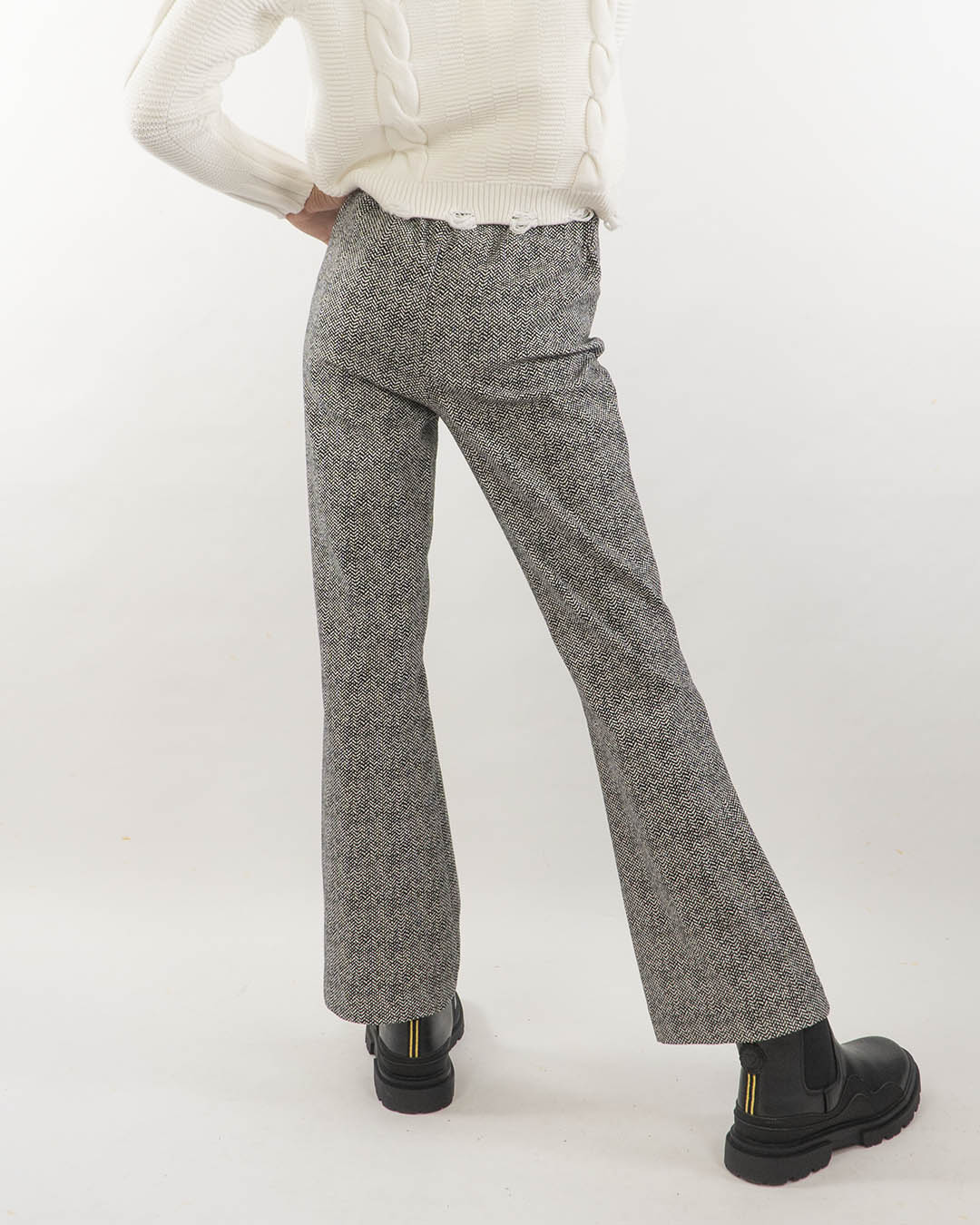 Pantalone con tessuto a spina di pesce