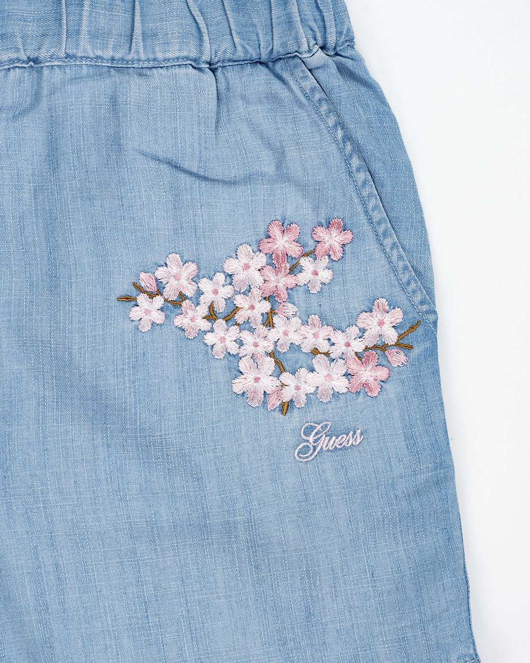Shorts in denim con fiori ricamati