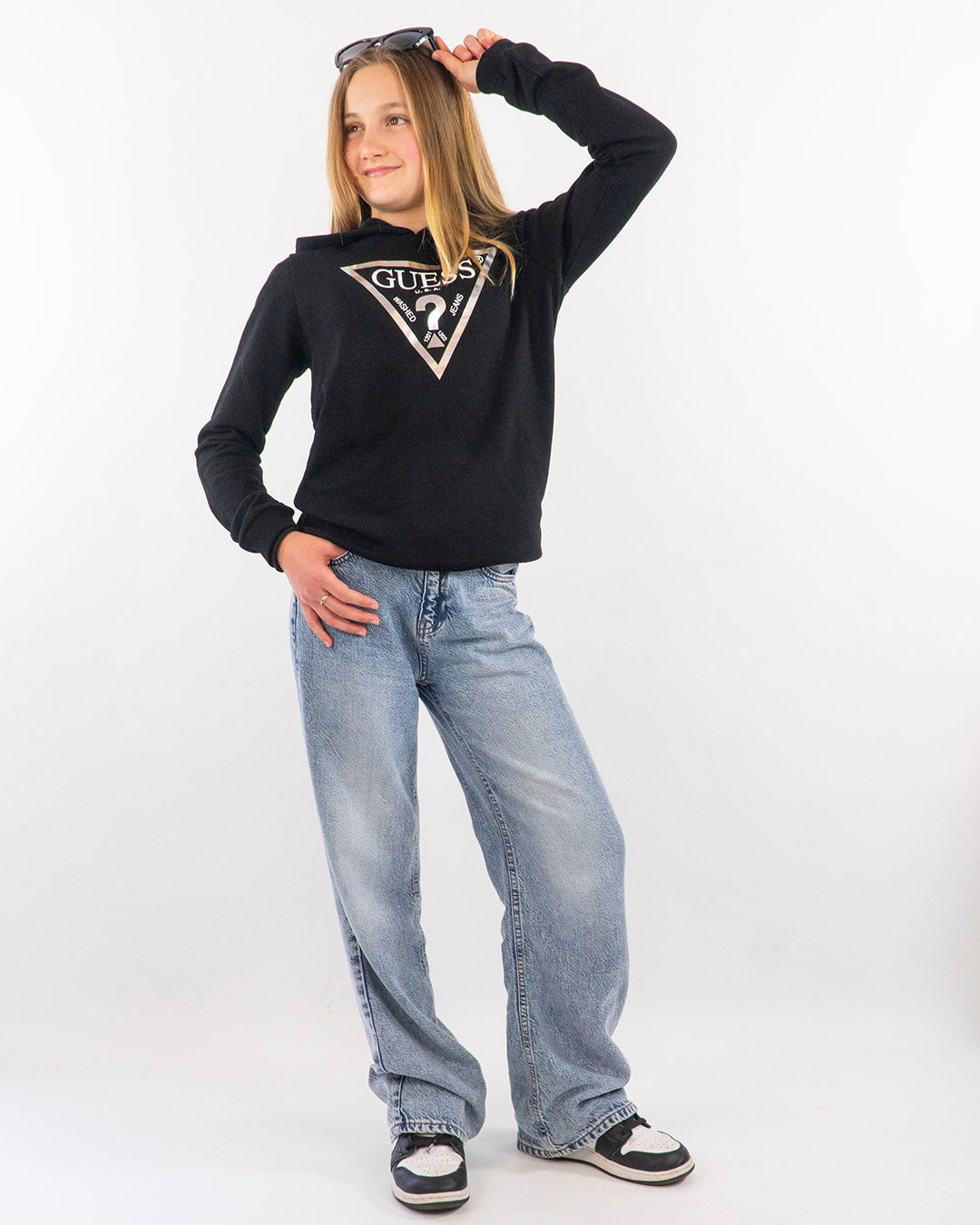 Felpa chiusa in cotone con logo argentato GUESS