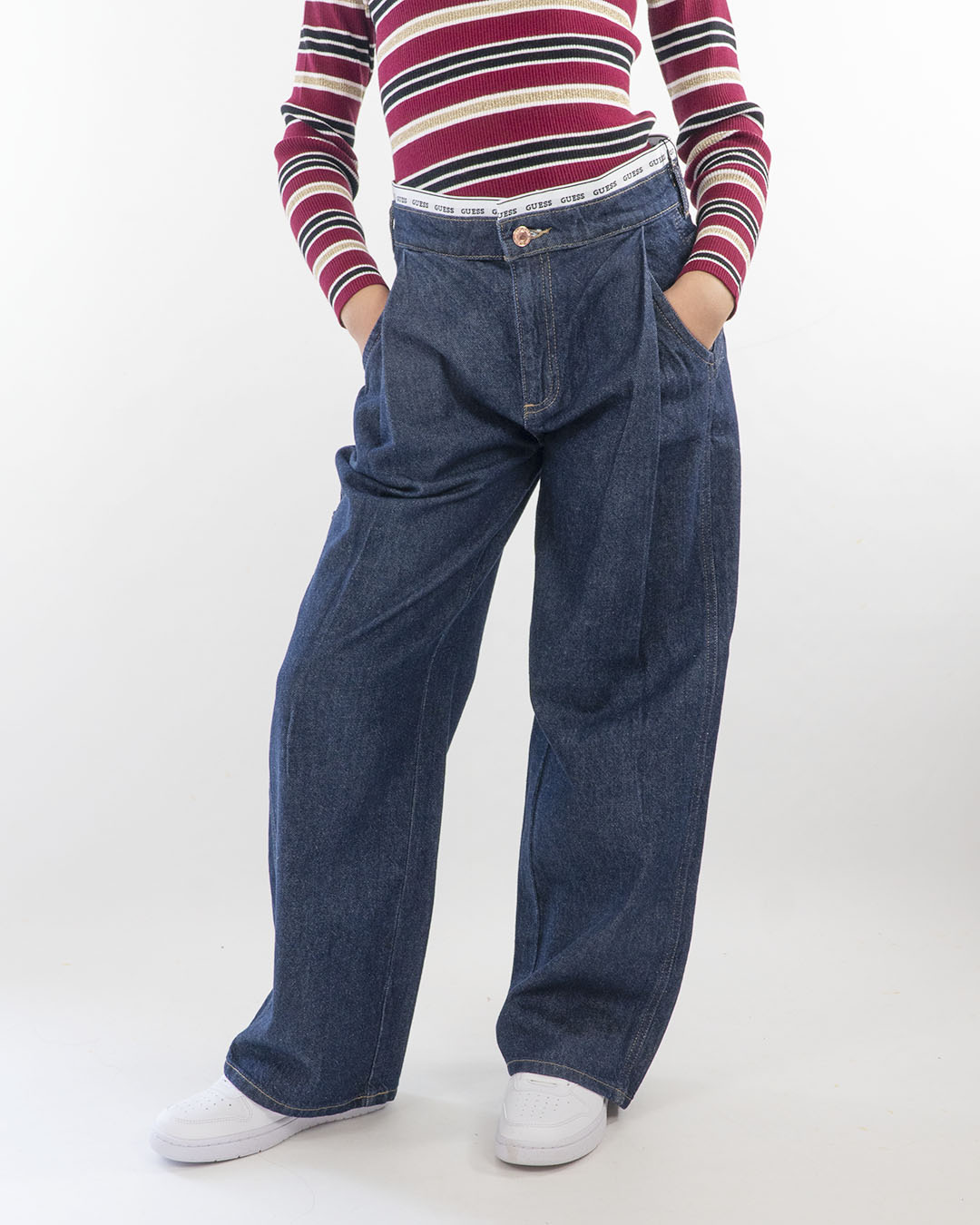 Jeans gamba larga con pences GUESS