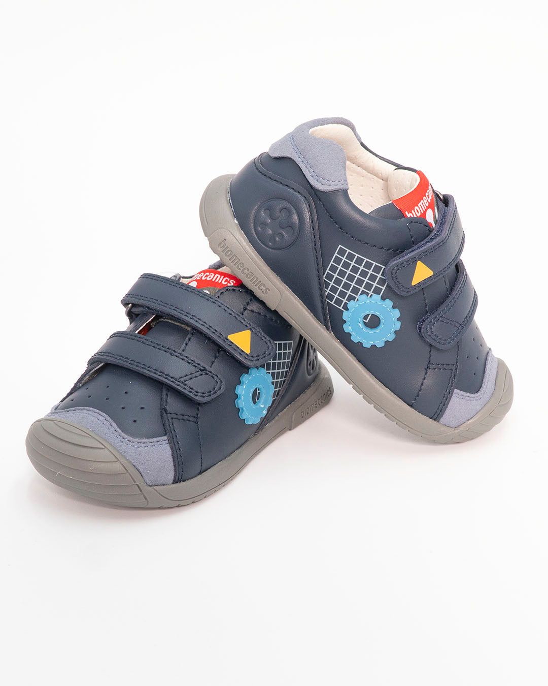 Scarpe in pelle con applicazione BIOMECANICS