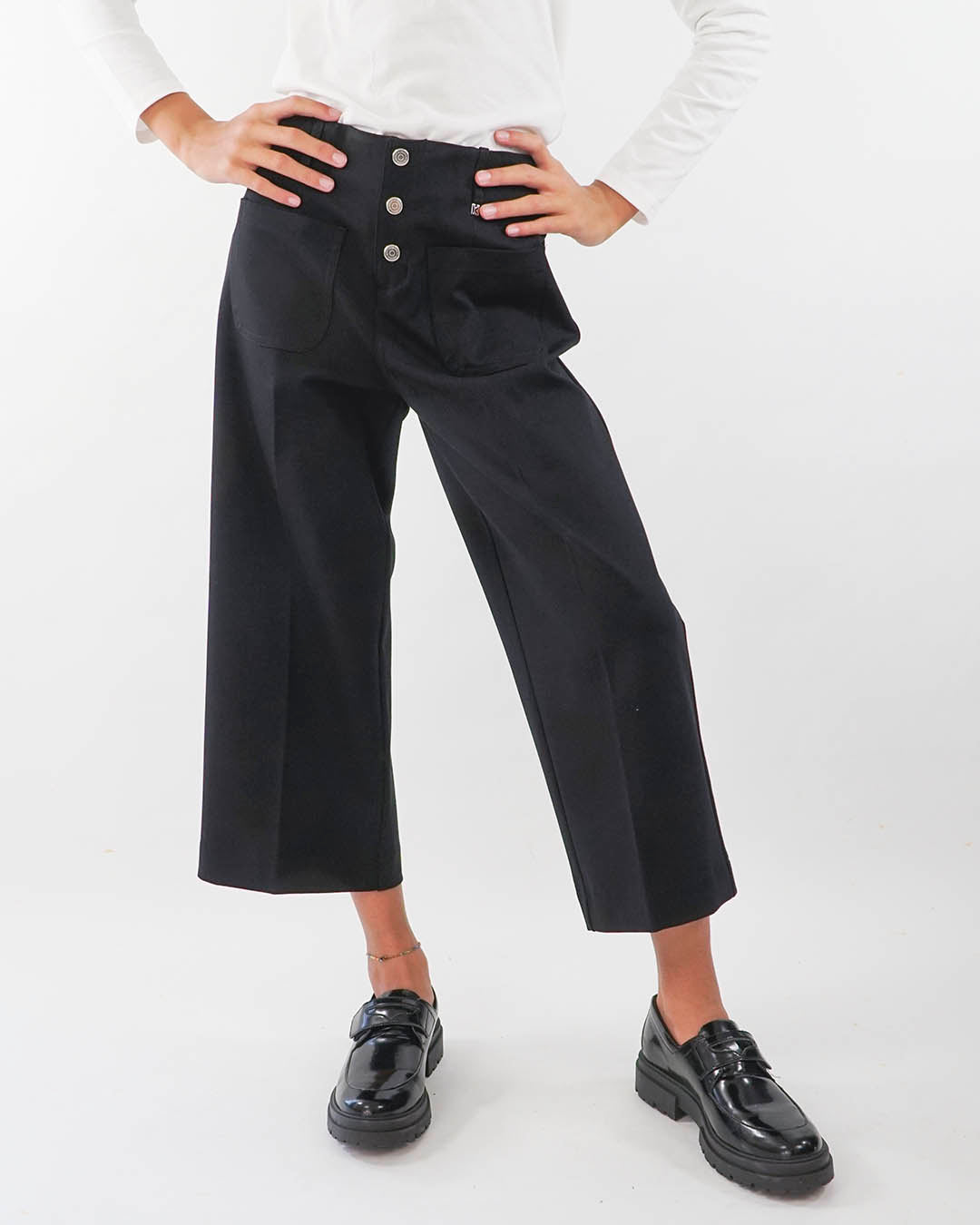 Pantalone in tessuto elasticizzato con taschine