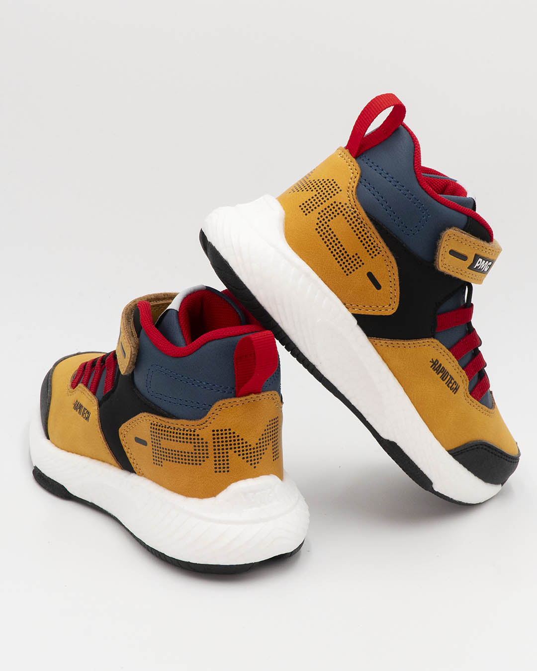 Scarpe alte con laccio elastico e strappo