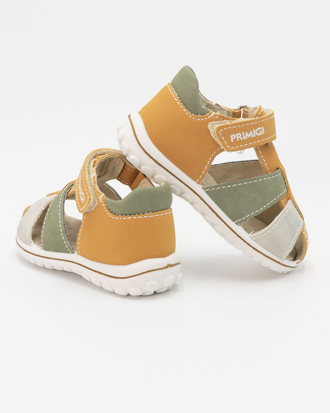 Sandalo chiuso con strappo