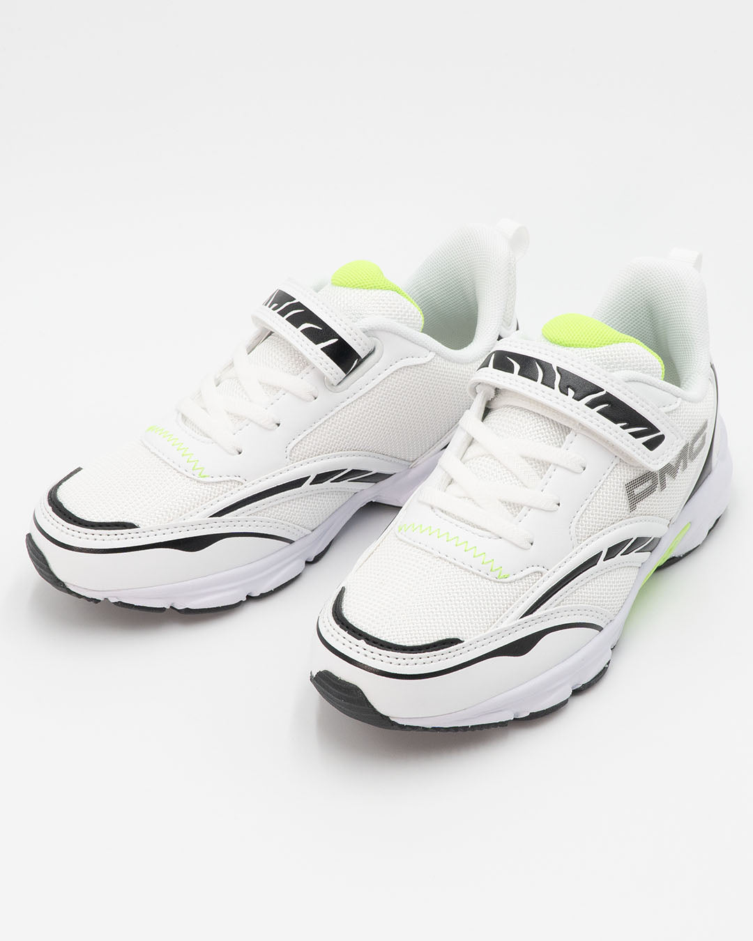 Scarpe con laccio elastico e strappo