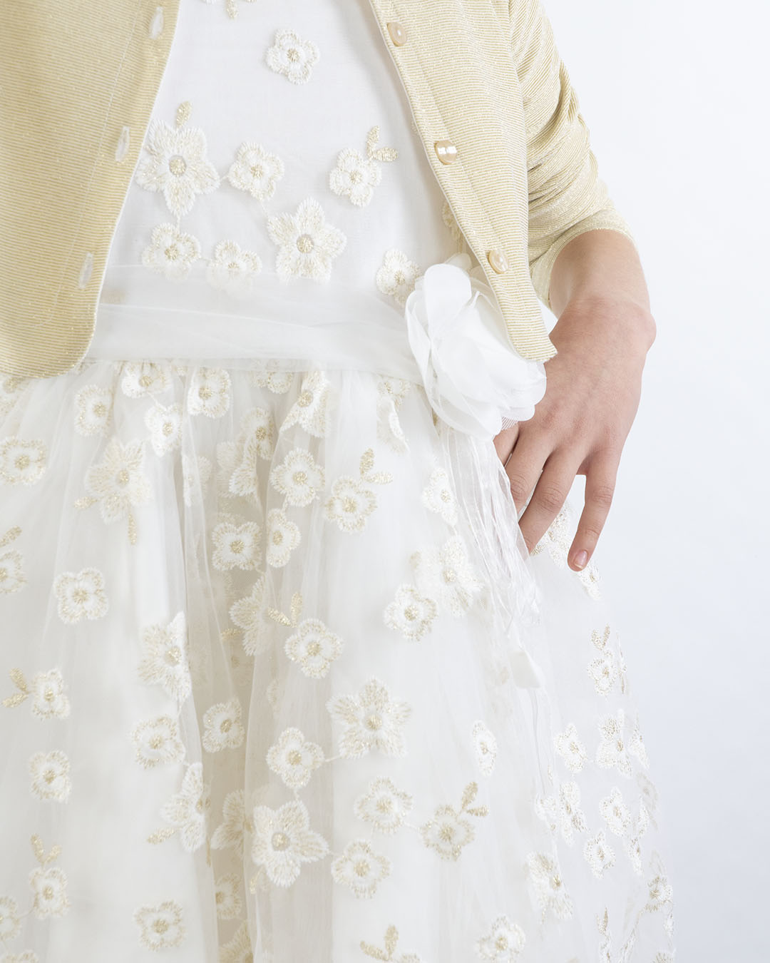 Abito in tulle con fiori dorati ricamati I DO