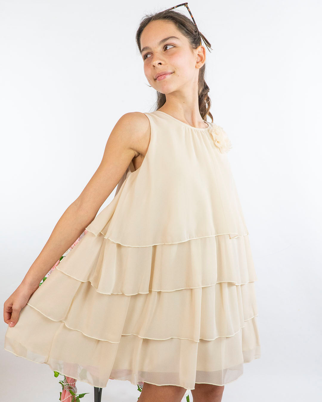 Abito smanicato a balze con fiore applicato I DO