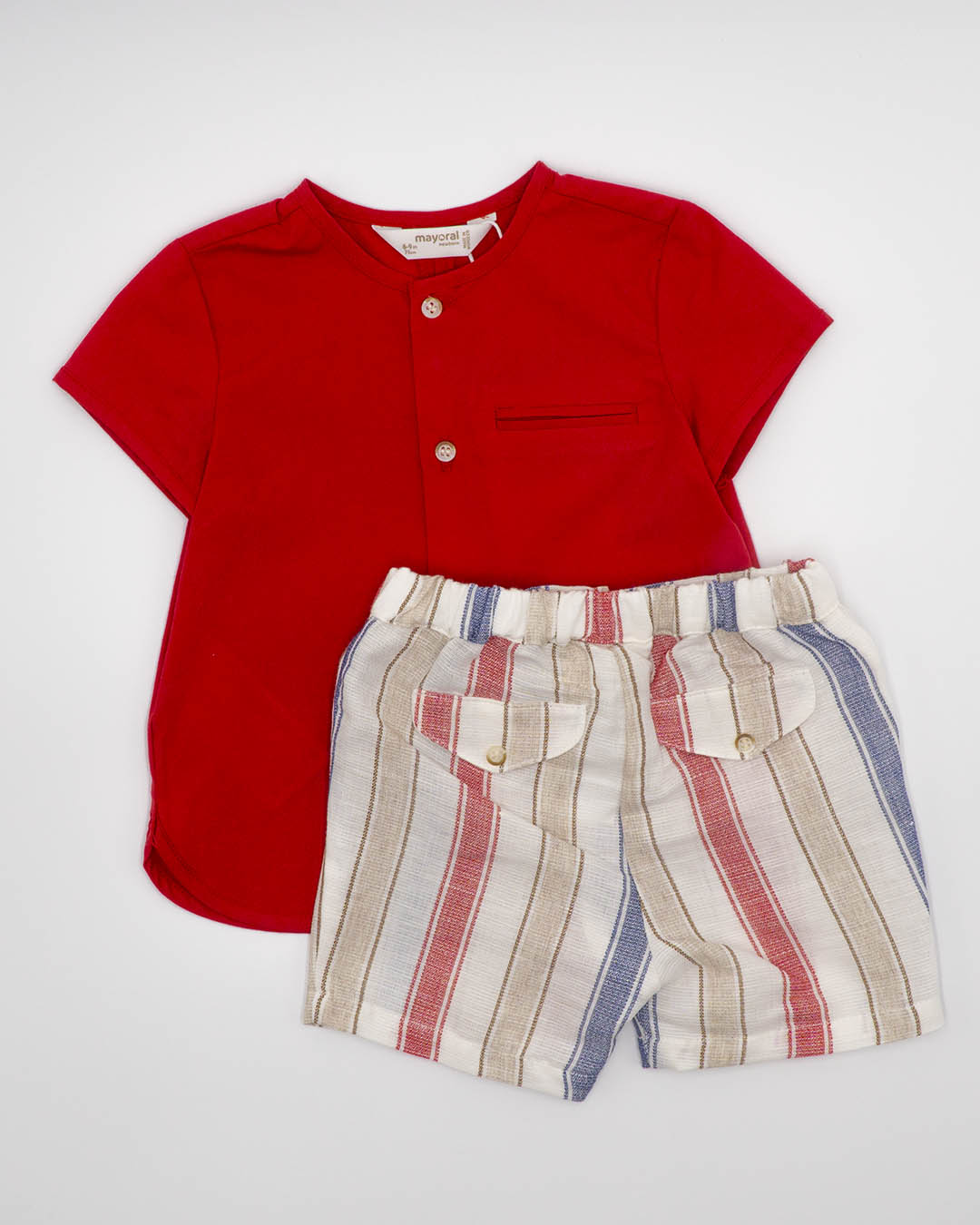 Completo con pantaloncino corto