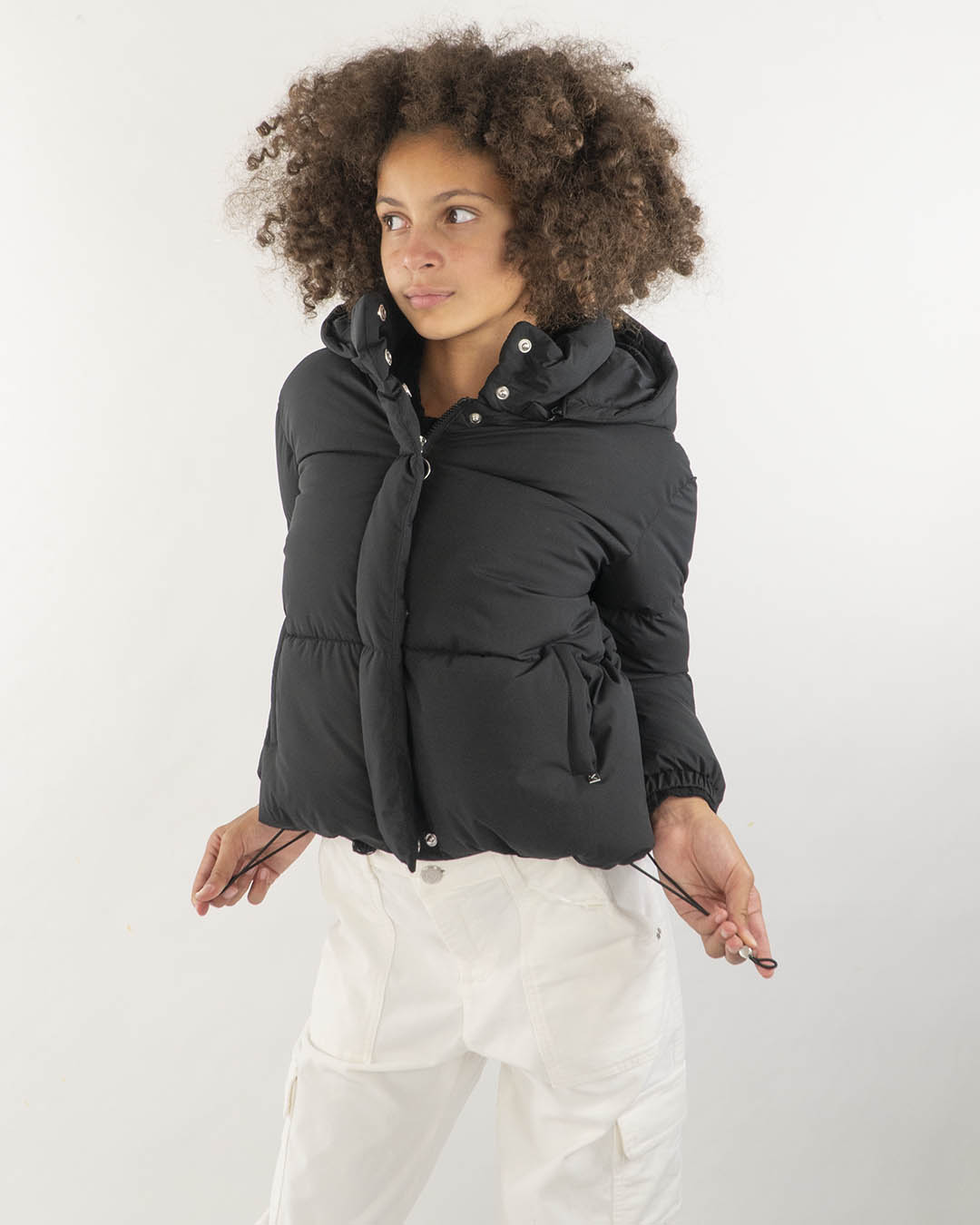 Giubbotto corto imbottito con cappuccio