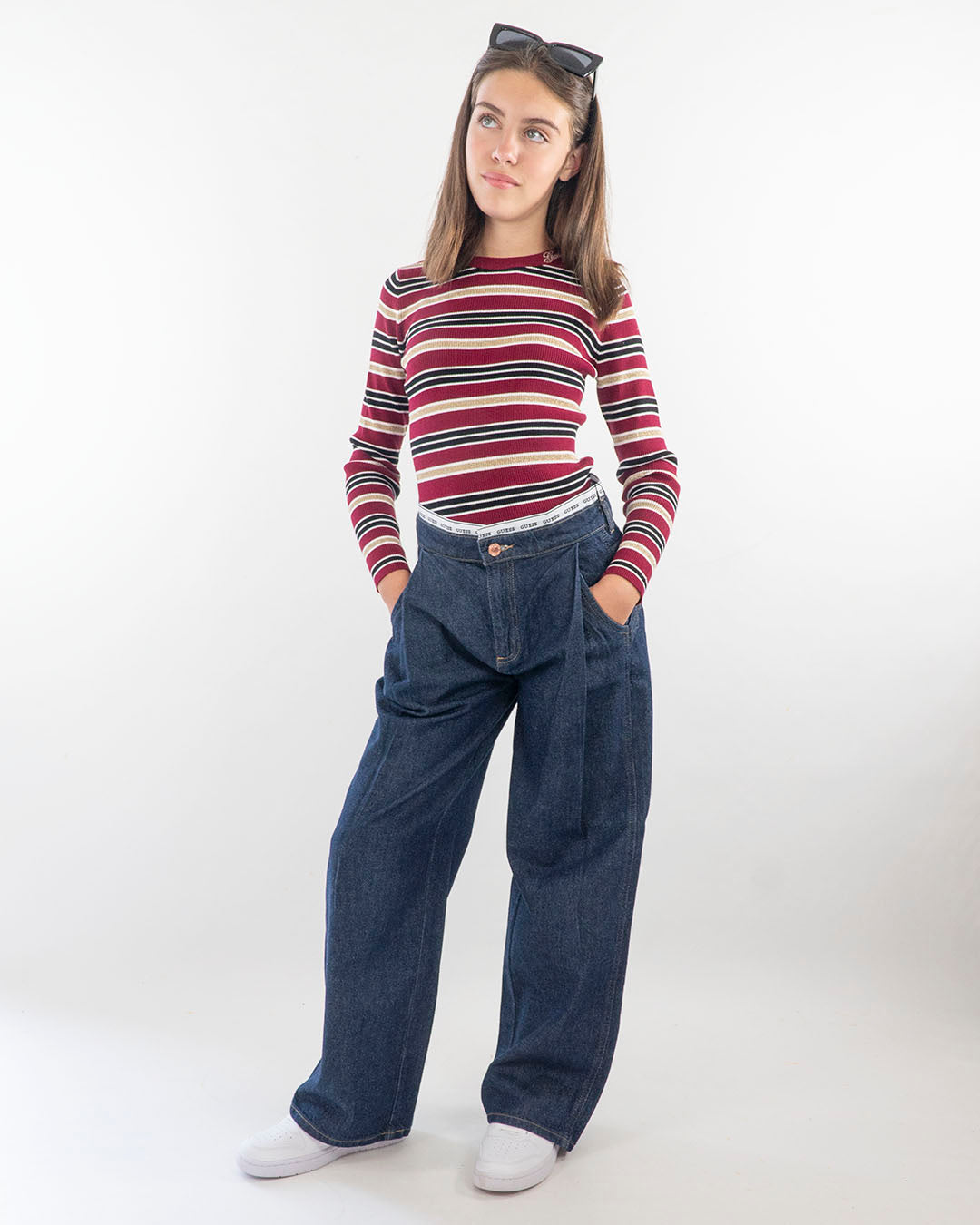 Jeans gamba larga con pences GUESS