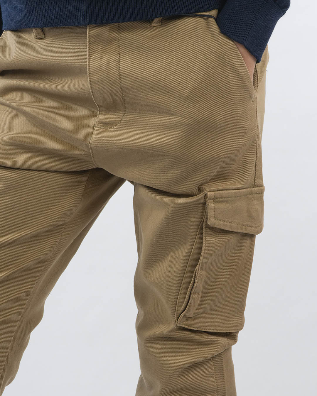 Pantalone lungo modello chino slim