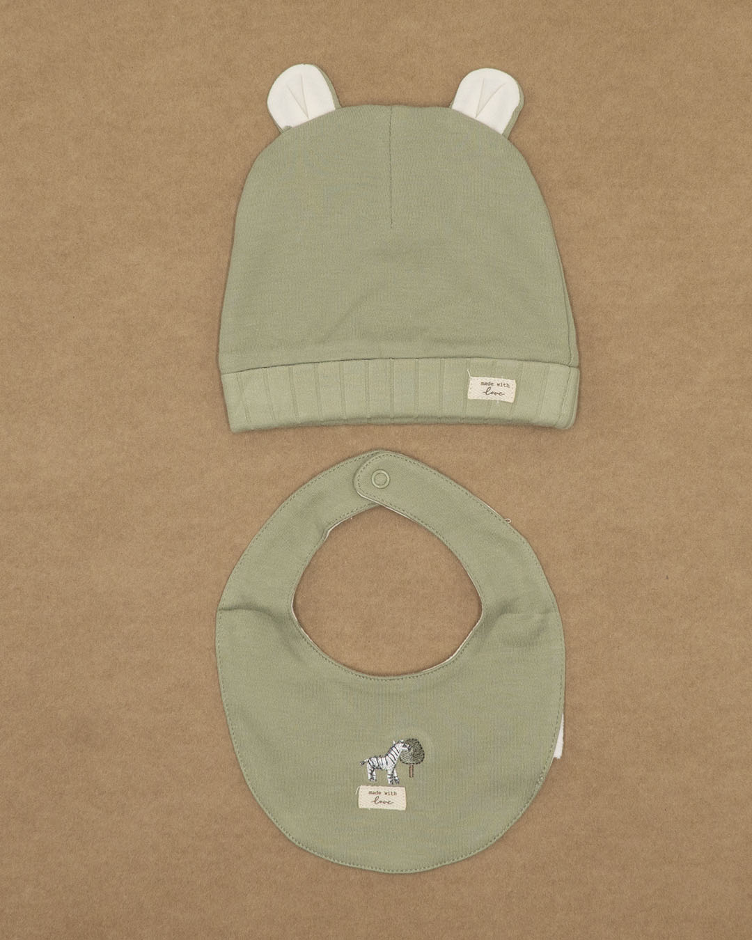 Completo di tutina, bavaglio e berretto MAYORAL