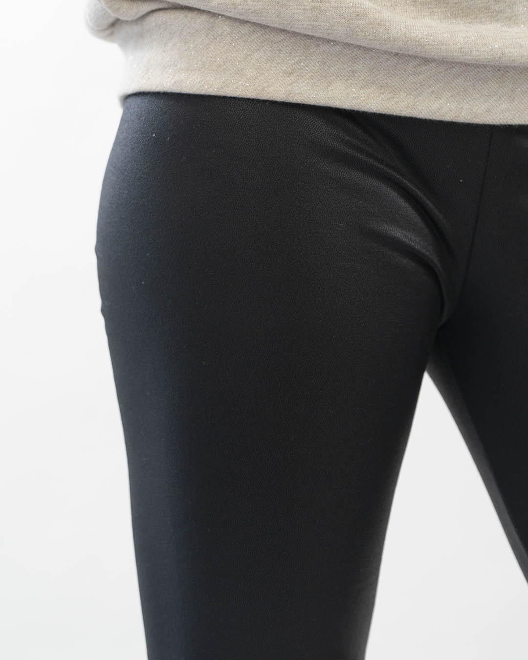 Completo 2 pezzi con pantalone effetto ecopelle