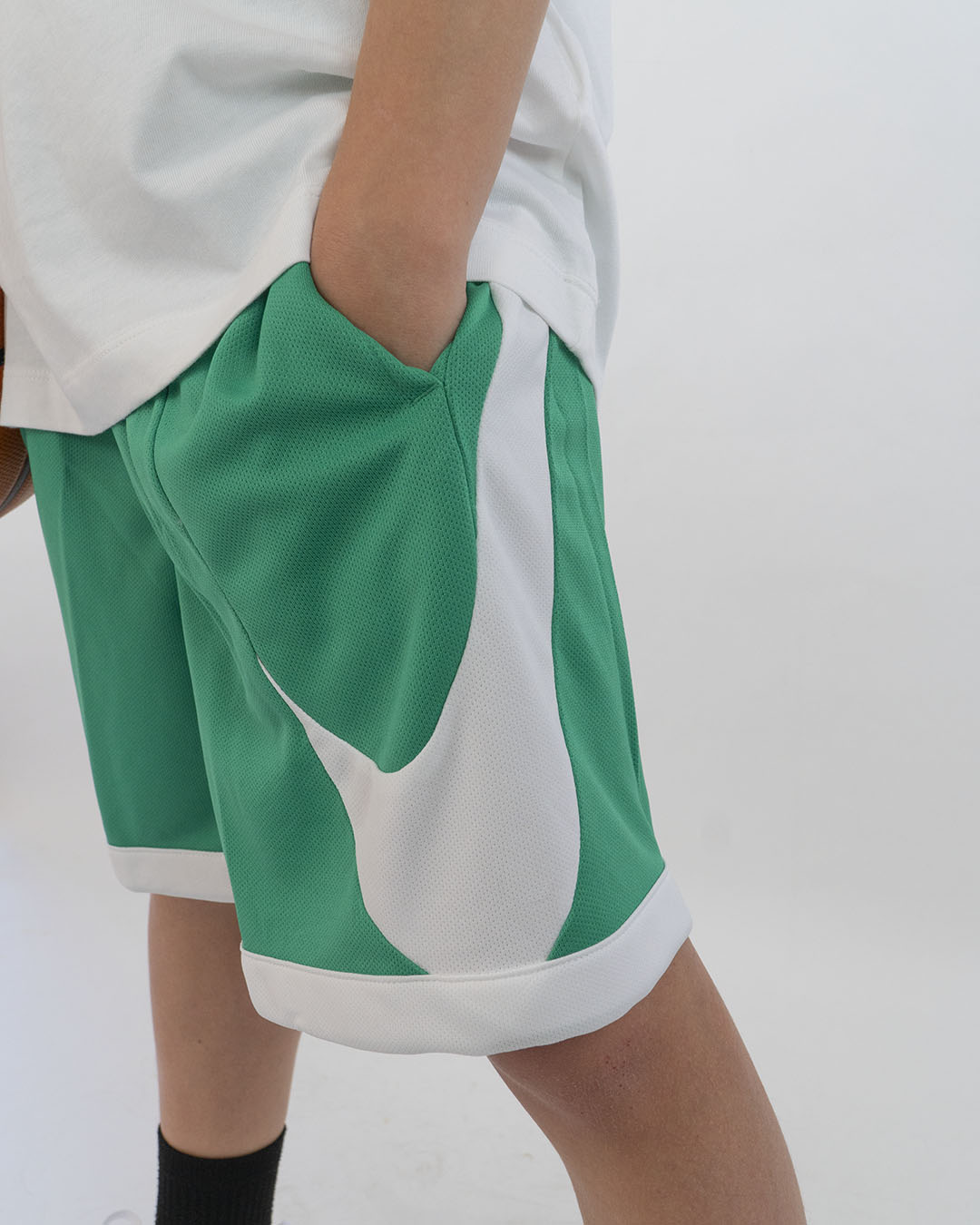 Pantaloncino bicolor in tessuto tecnico NIKE