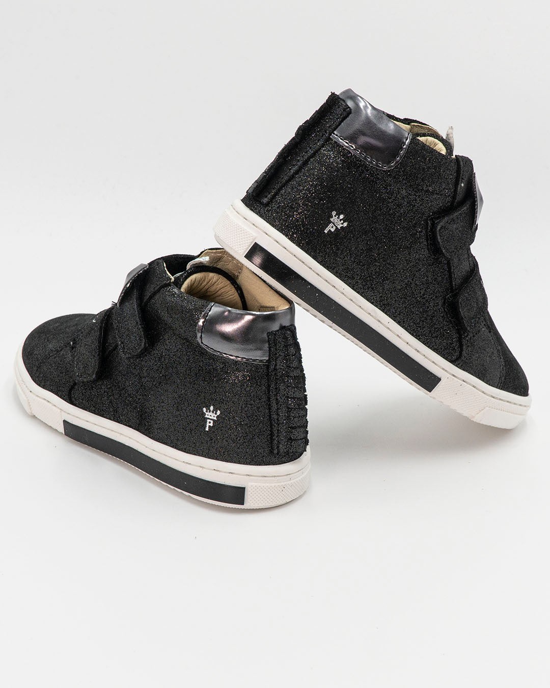 Scarpe in pelle glitterata con strappi