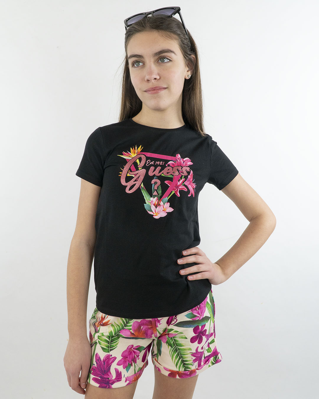 T-shirt con logo fiorato GUESS