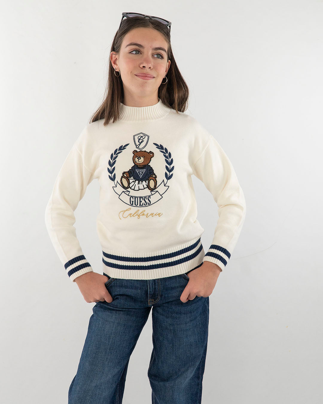Maglione a lupetto con orsetto in divisa GUESS