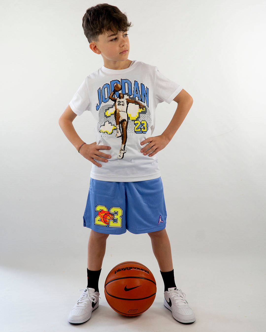 Pantaloncini tipo basket con logo infuocato JORDAN