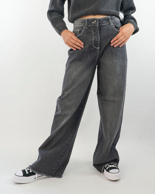 Jeans a gamba larga sfrangiati I DO