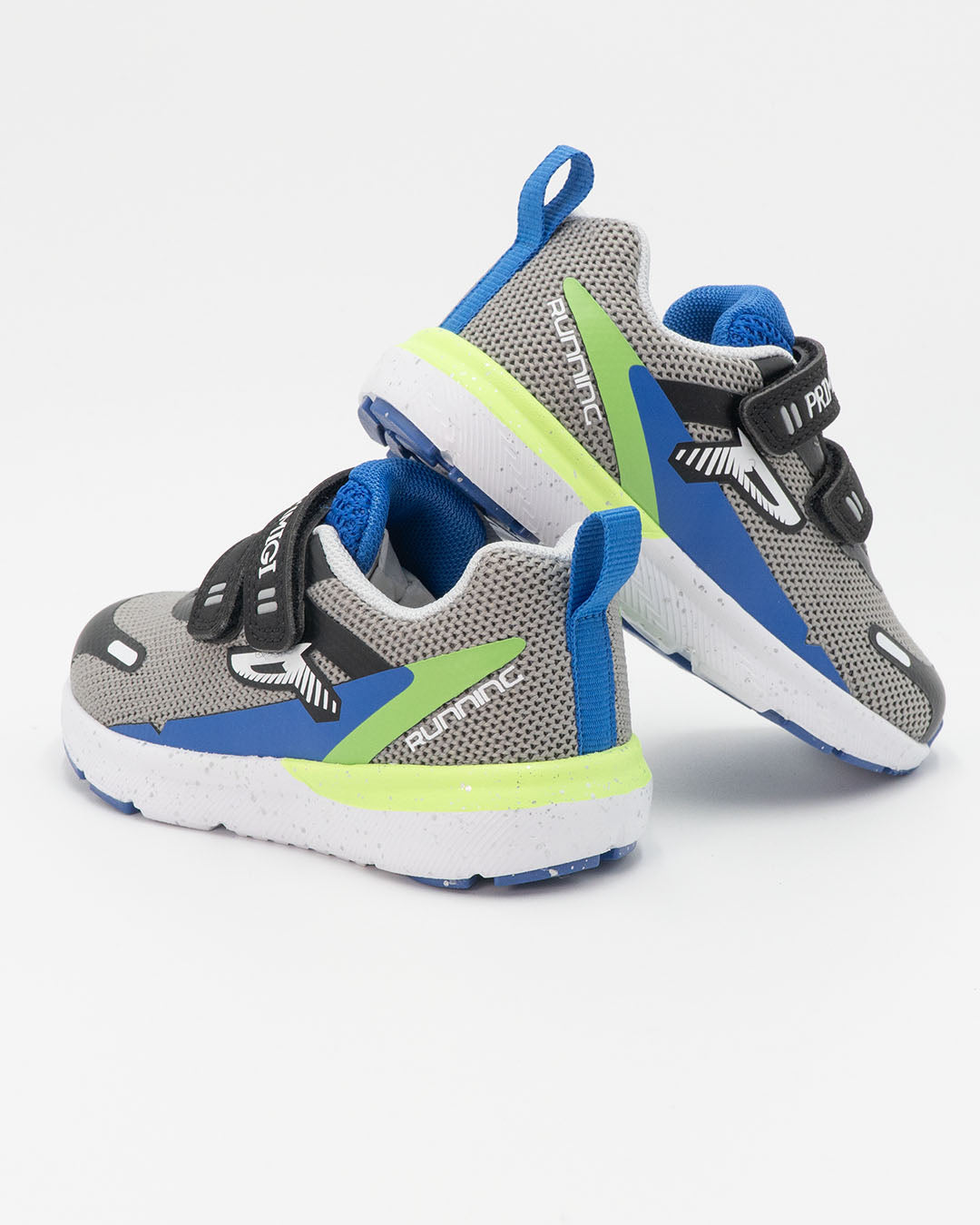 Scarpa runner con strappi