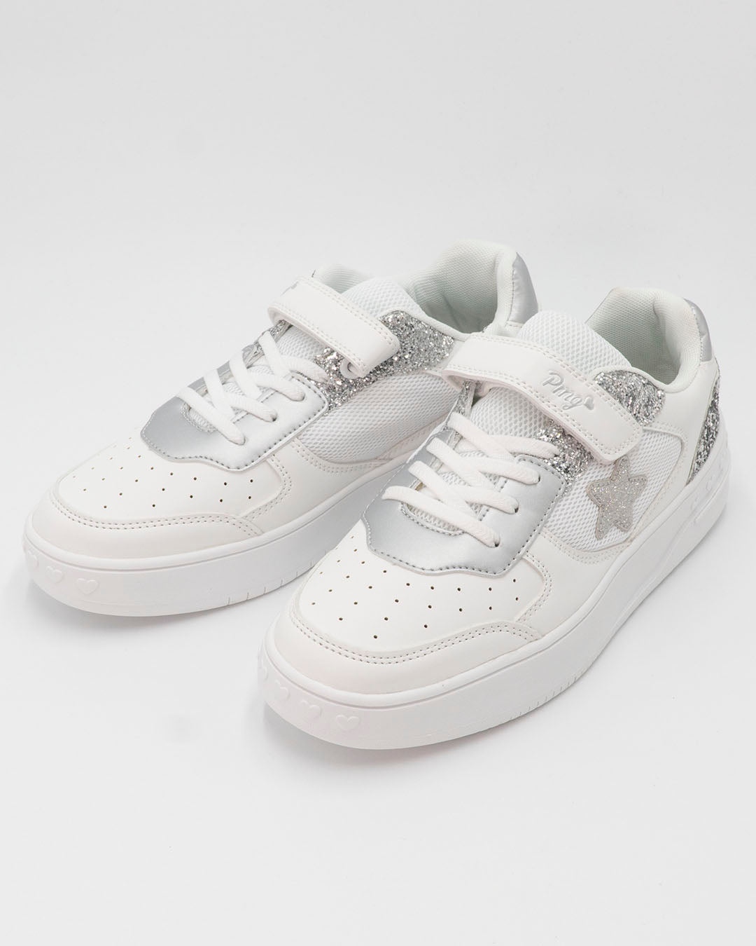 Scarpe in ecopelle con strass e strappo