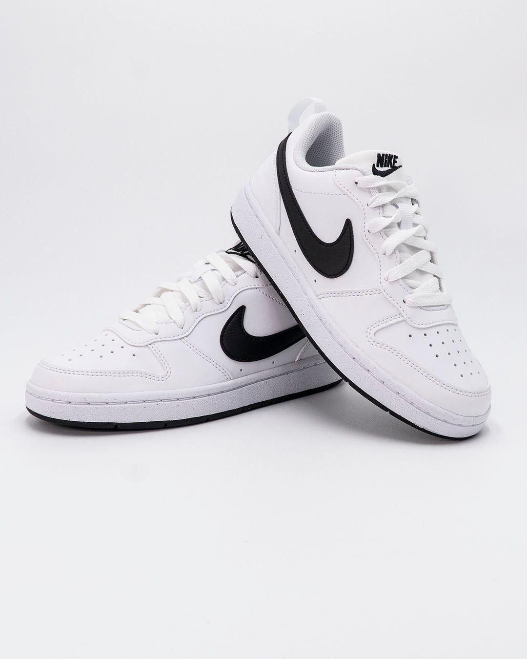 Scarpe bianche con swoosh nero NIKE