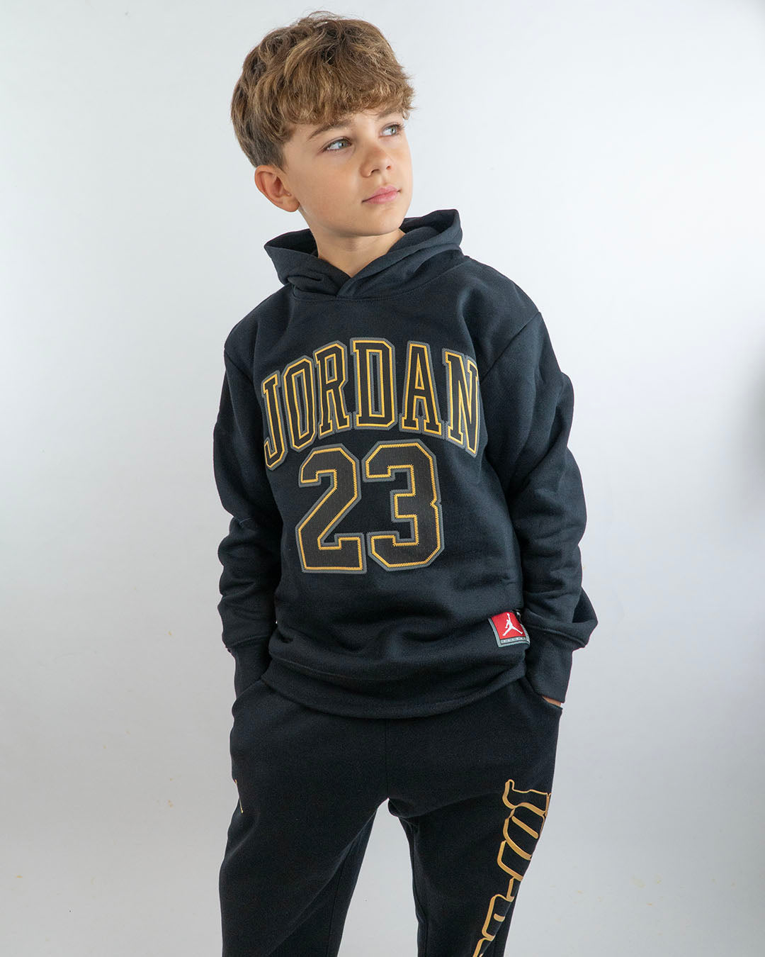 Felpa chiusa felpata con scritta dorata JORDAN