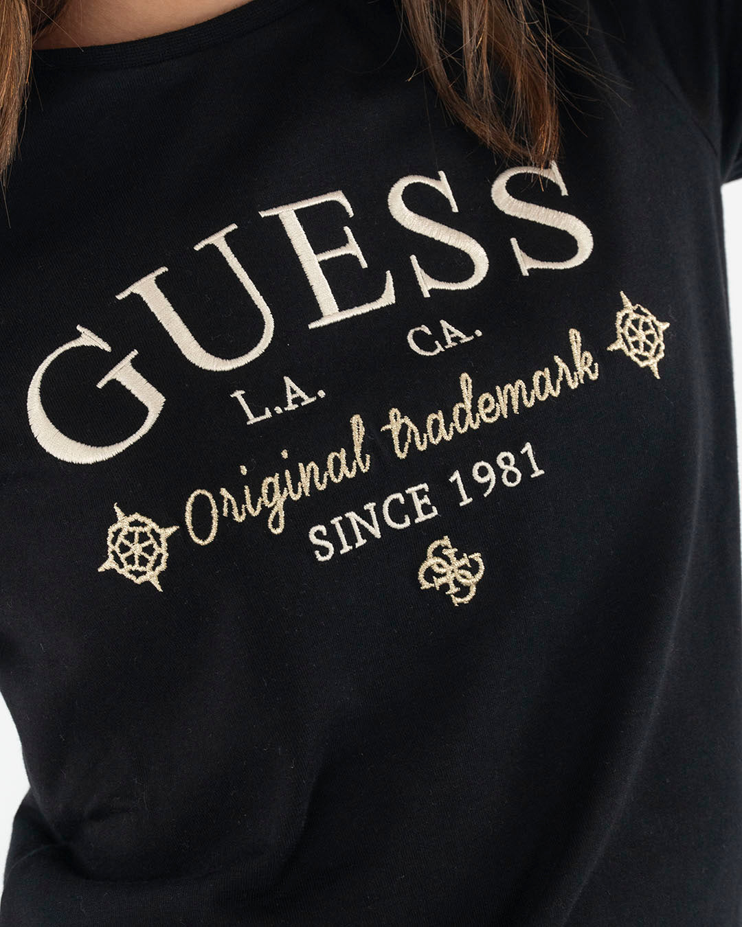 T-shirt manica corta con logo ricamato GUESS