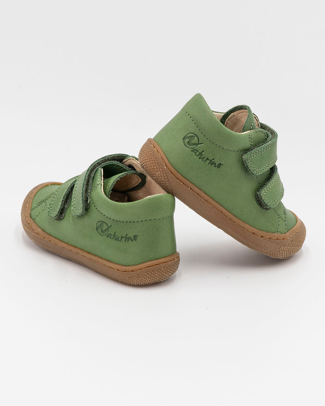 Scarpe primipassi con strappi e punta rinforzata
