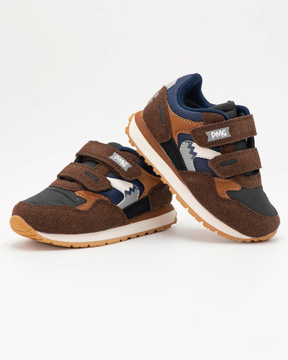 Scarpe con strappo ed inserti scamosciati