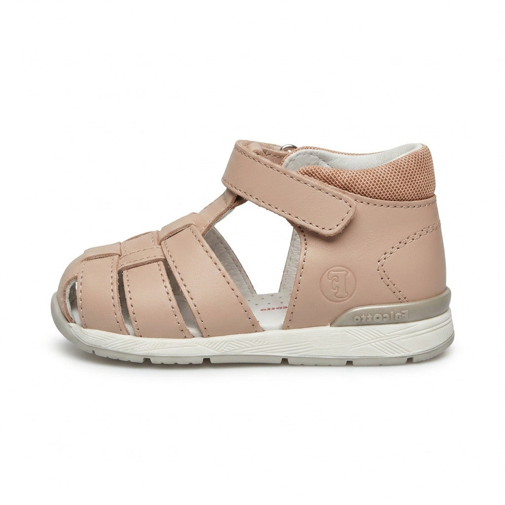 Sandalo in pelle con tallone chiuso