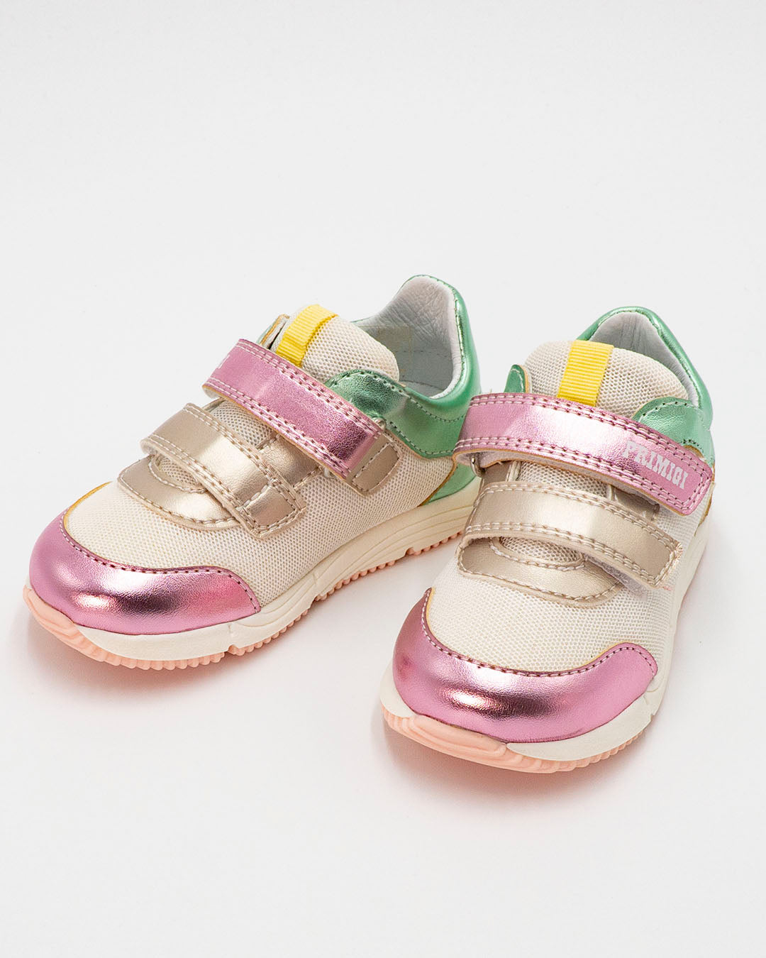 Scarpe  con strappi e glitter