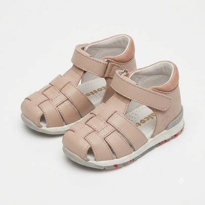 Sandalo in pelle con tallone chiuso