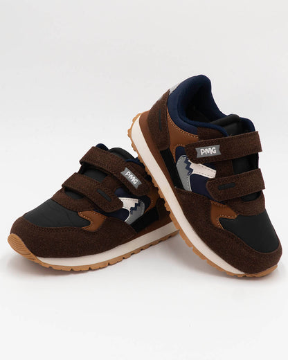Scarpe con strappo ed inserti scamosciati