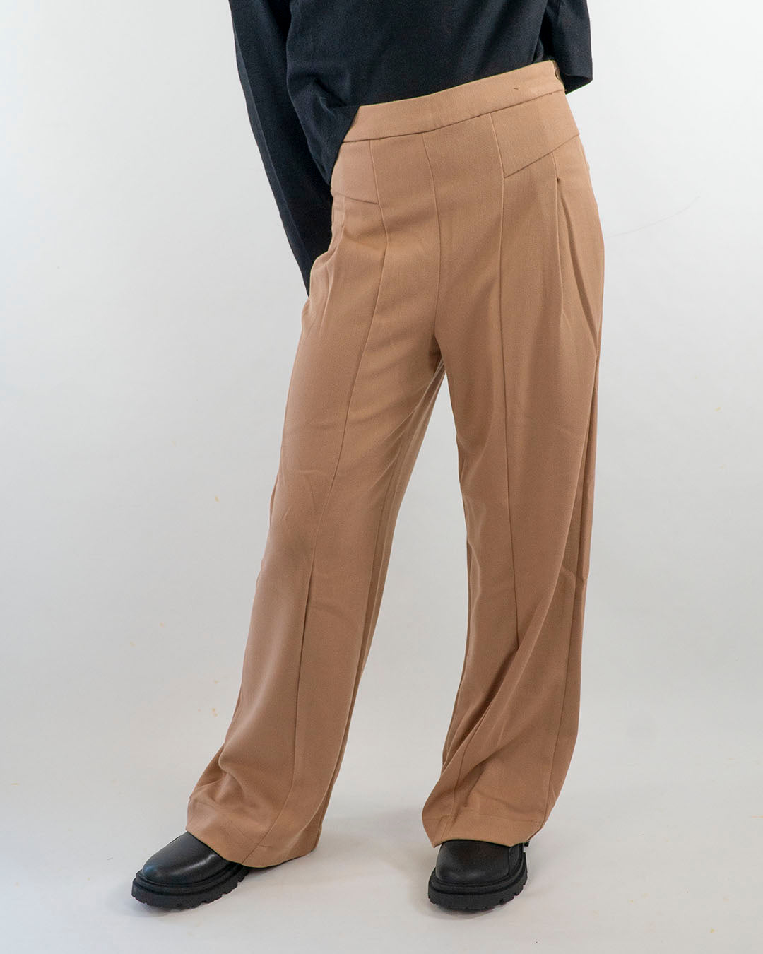 Pantaloni fluidi con pinces MAYORAL