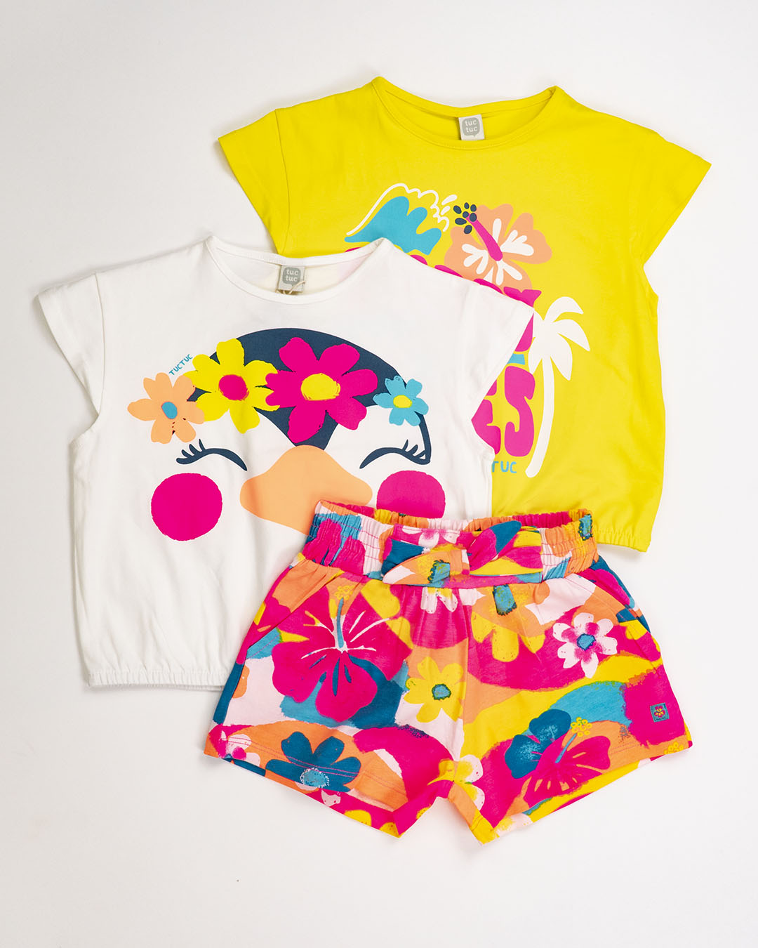 Completo con 2  t-shirt + shorts