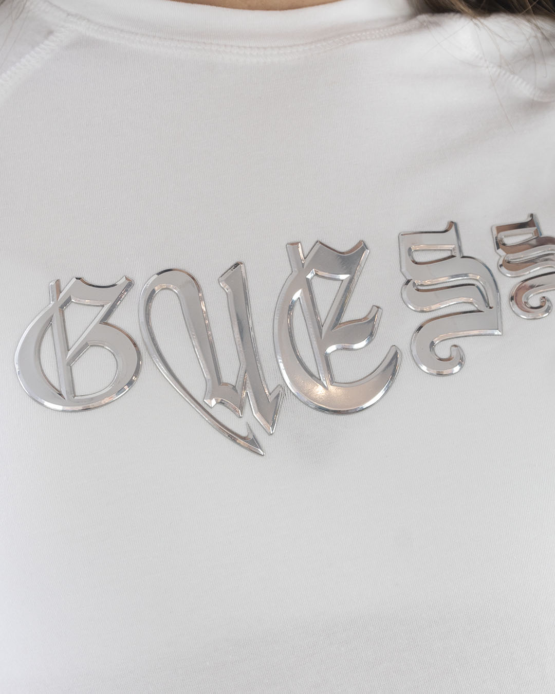 T-shirt manica lunga con logo in rilievo GUESS