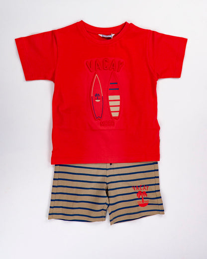 Completo con bermuda a righe