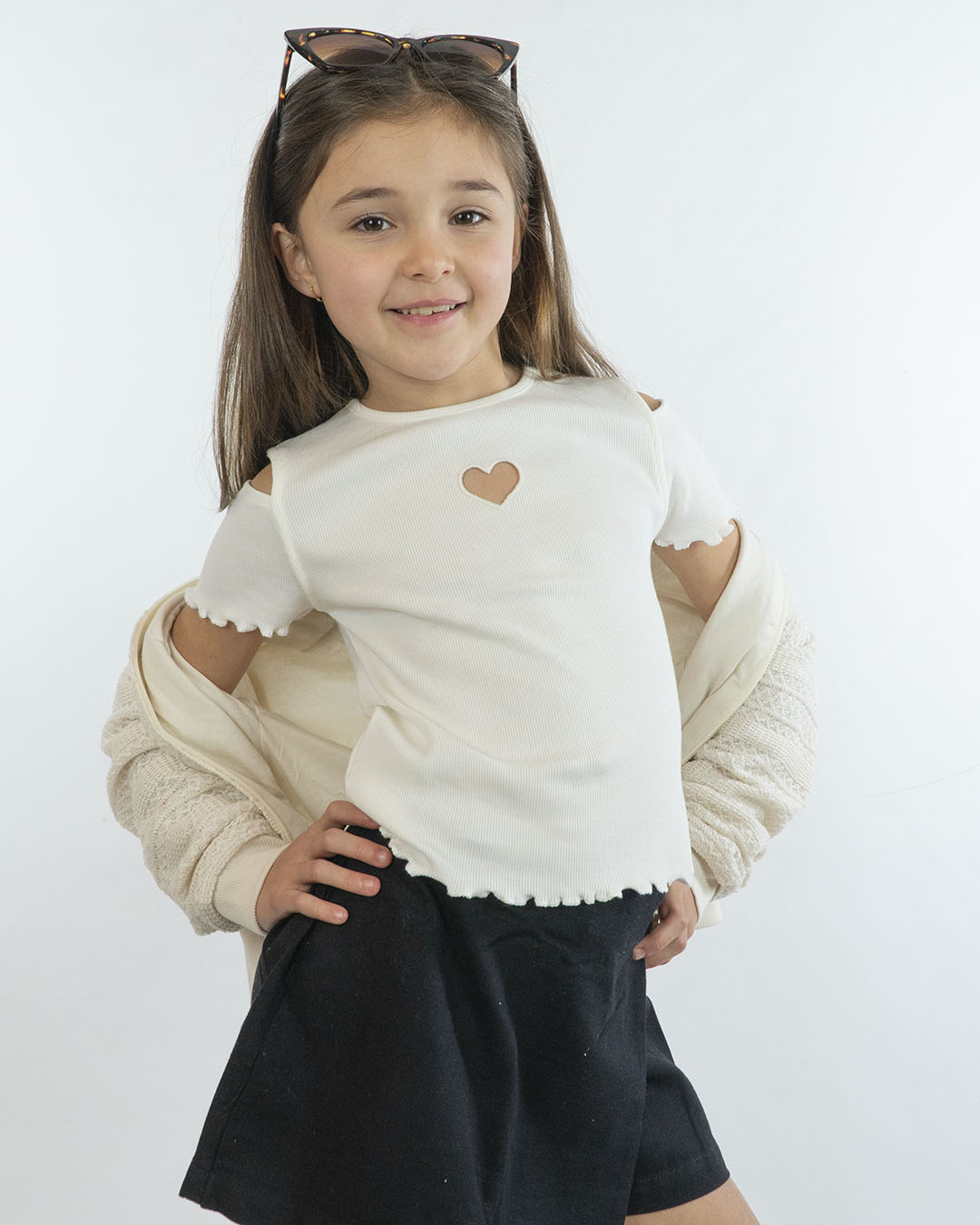 T-shirt con oblò sulla spalla e nel cuore MAYORAL